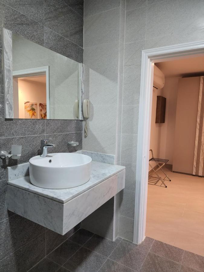 Imperial Suites Hotel Манама Экстерьер фото