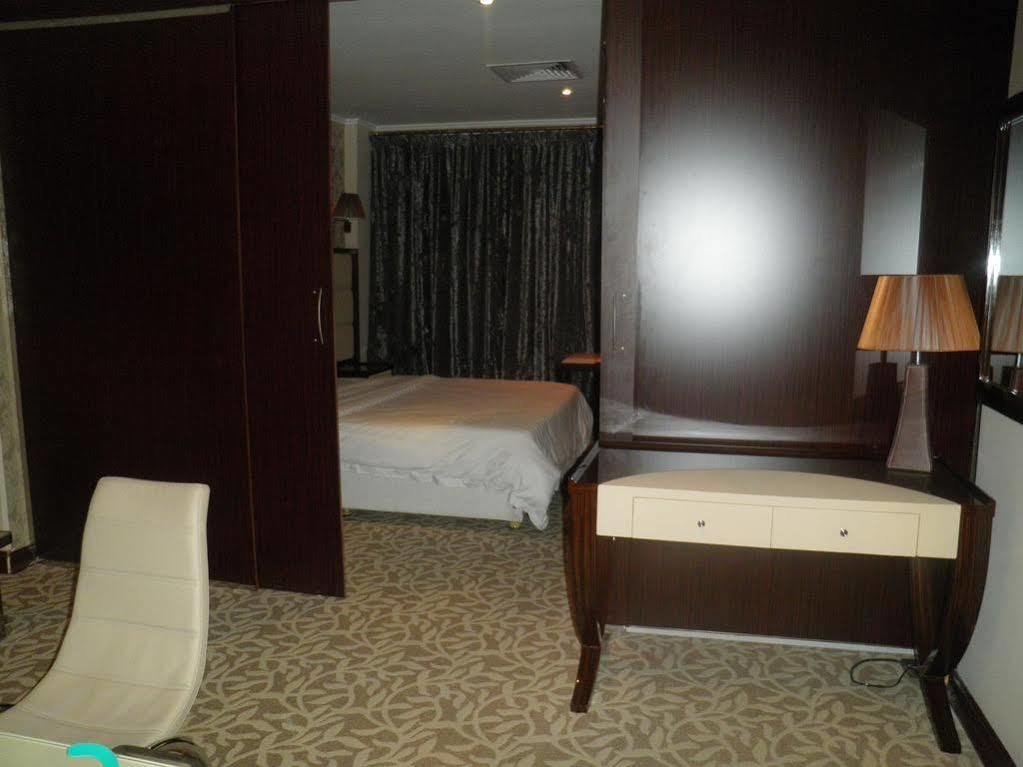 Imperial Suites Hotel Манама Экстерьер фото