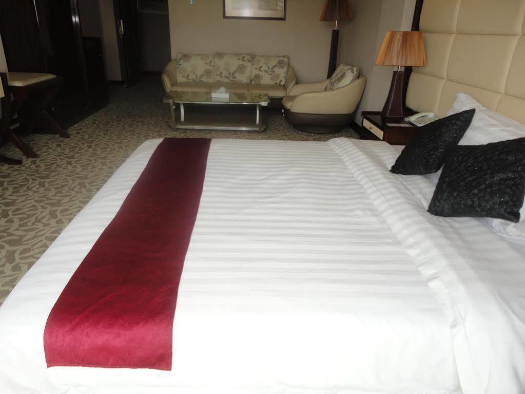 Imperial Suites Hotel Манама Экстерьер фото