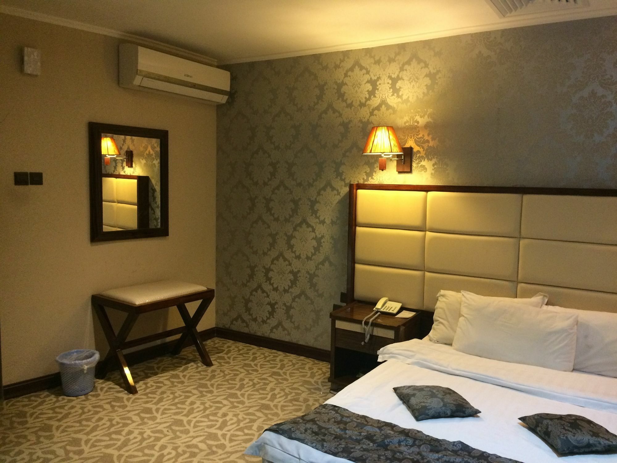 Imperial Suites Hotel Манама Экстерьер фото